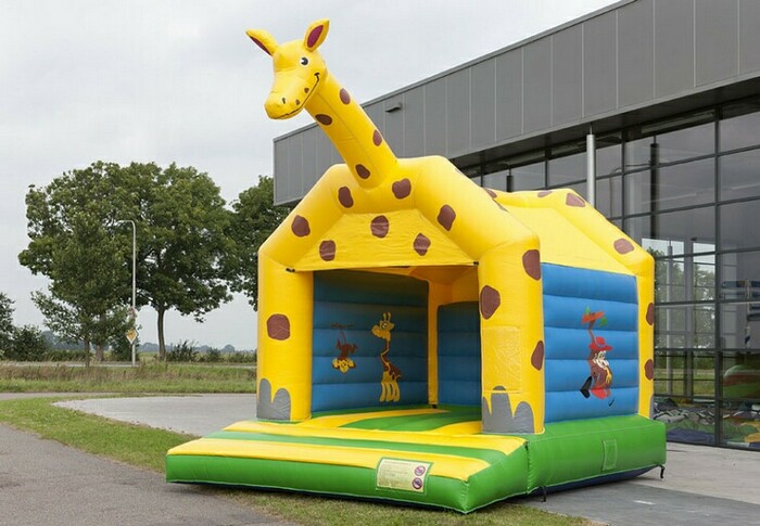bouncy-castle-standard-giraffe-940x652
